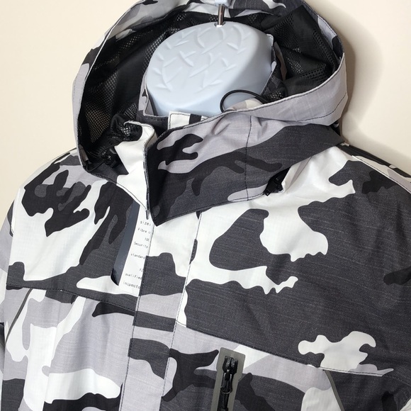 Men’s Moerdeng White Camouflage Jacket - Picture 2 of 8